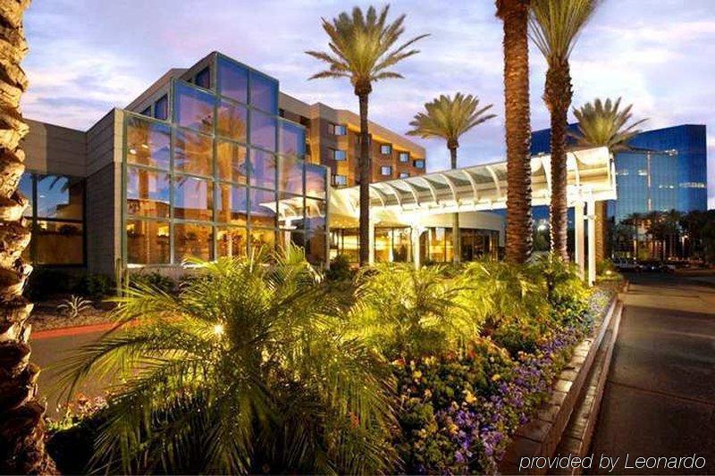 Doubletree Suites By Hilton Phoenix Bagian luar foto